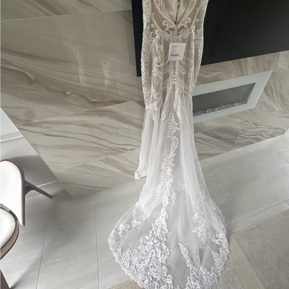 Wedding Dress Essense of Australia D3153IV11 - Picture 9 of 9